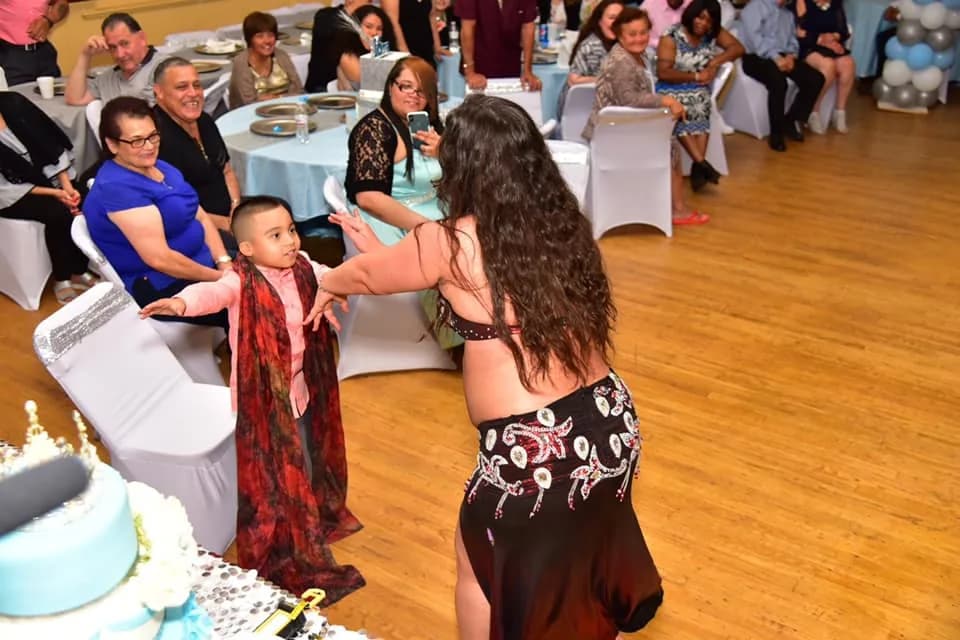 Lorenda belly dance performance