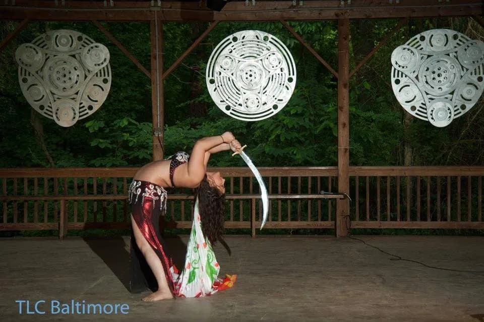 Lorenda belly dance performance