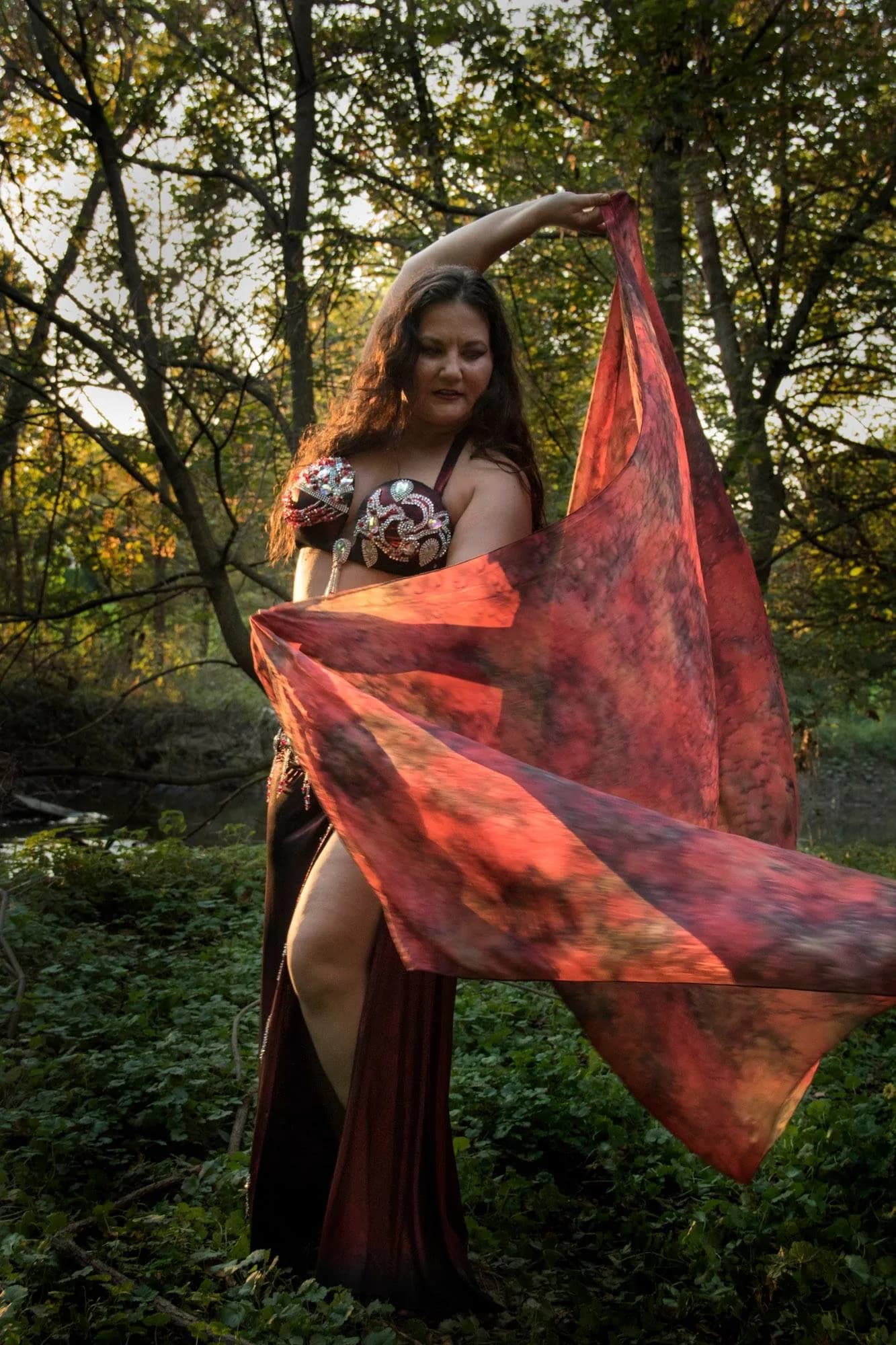 Lorenda mid belly dance performance