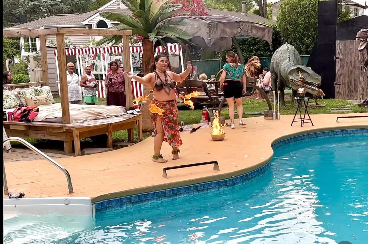 Lorenda island hula performance