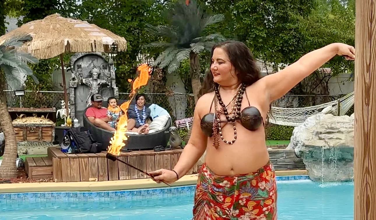 Lorenda island hula performance