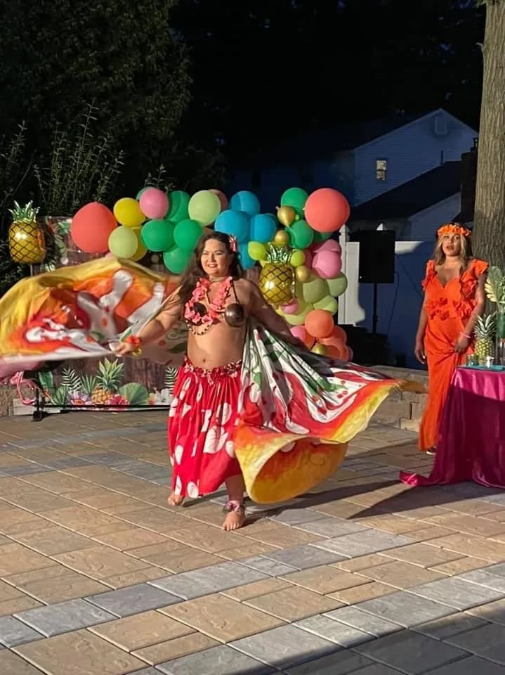 Lorenda island hula performance