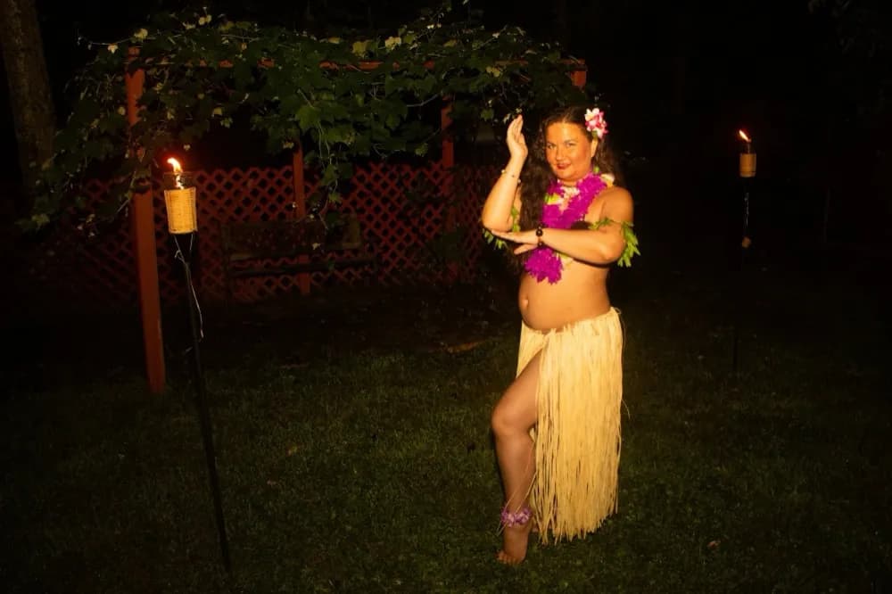 Lorenda island hula performance