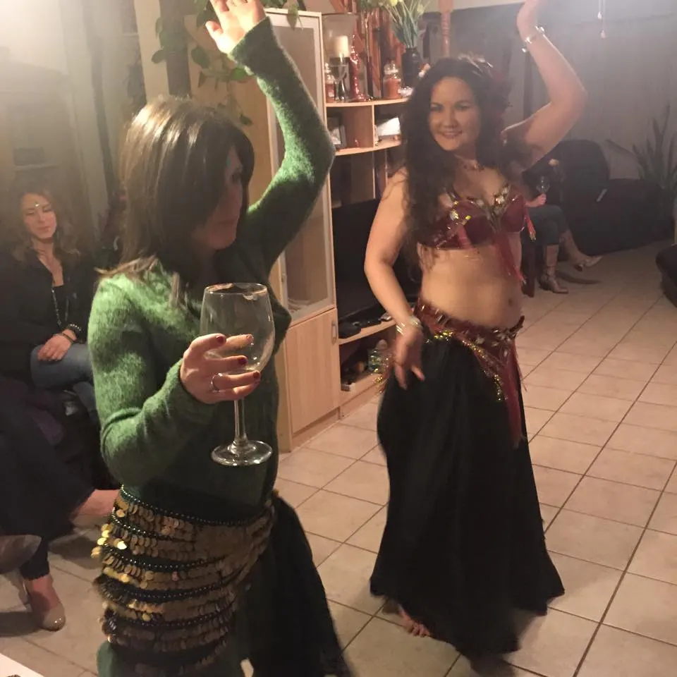 Lorenda teaching a belly dance class 10