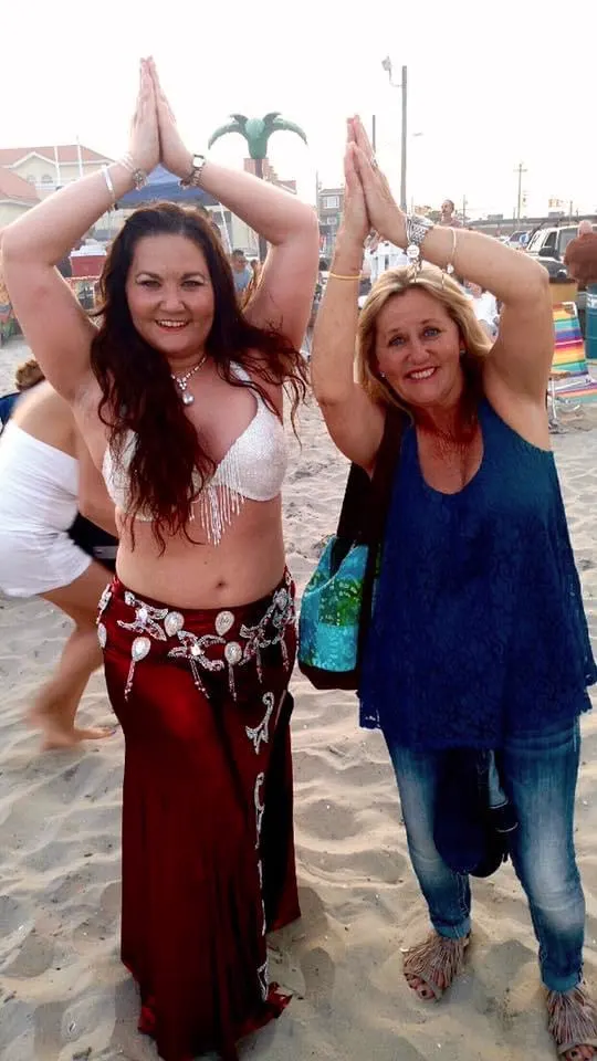 Lorenda teaching a belly dance class 27